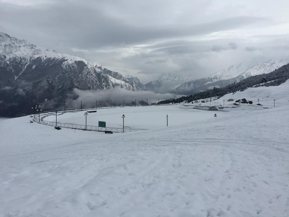Clifftop Club Auli Joshīmath Exterior foto